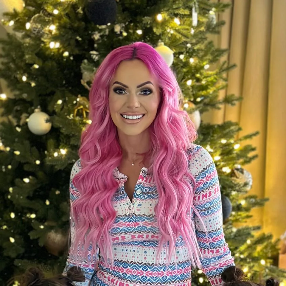 brye wilkinson with pink hair