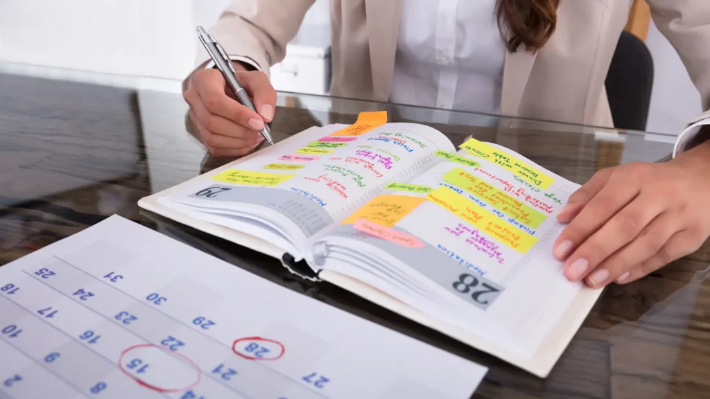 what goes into business content calendar